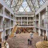 Museumsfoyer mit Glasdach