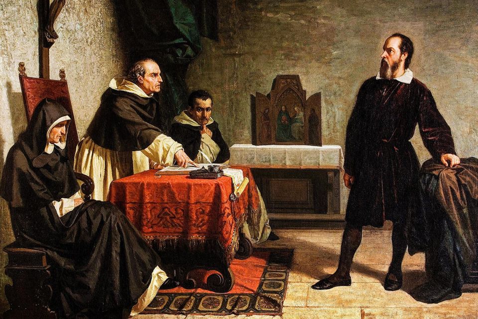 Galileo Galilei steht vor einem Tribunal der Inquisition