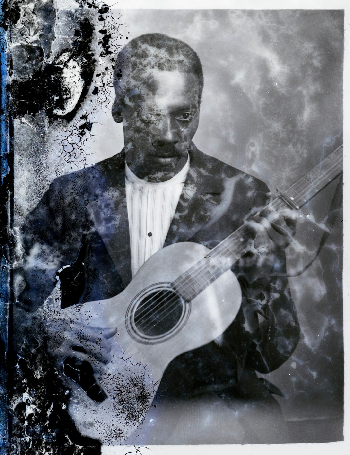 Hugh Mangum fotografierte seine Kundinnen und Kunden in Ateliers in mehreren Städten im Süden der USA. Eine Dunkelkammer richtete er auf dem Dachboden der familieneigenen Scheune in Durham, North Carolina, ein. Hier lagerten seine Arbeiten bis zu seinem Tod im Jahr 1922. Danach blieben die Negative jahrzehntelang unter Gerümpel und Hühnermist begraben. Erst als die Scheune 1970 abgerissen werden sollte, wurden die Negative entdeckt