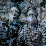 Auch nach dem offiziellen Ende der Sklaverei 1865 änderte sich an den Besitzverhältnissen zunächst wenig. Viele ehemalige Sklaven schufteten im Süden der USA auf denselben Plantagen wie früher, nur jetzt für niedrige Löhne. Als Reaktion auf die systematische Ausgrenzung in der Wirtschaft und im öffentlichen Leben gründeten Schwarze aber auch zunehmend eigene Geschäfte und Unternehmen. In Durham etwa, der Geburtsstadt von Hugh Mangum, entwickelte sich in den 1920er-Jahren ein florierendes afroamerikanisches Geschäftsviertel