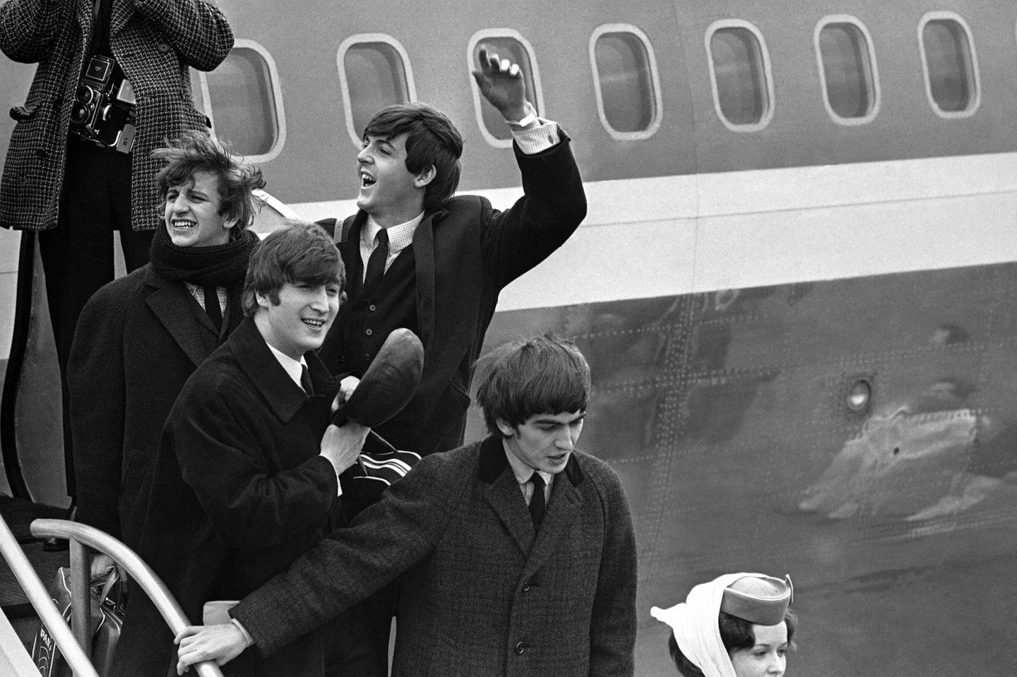 Triumphale Ankunft Die Beatles entsteigen einem Flugzeug
