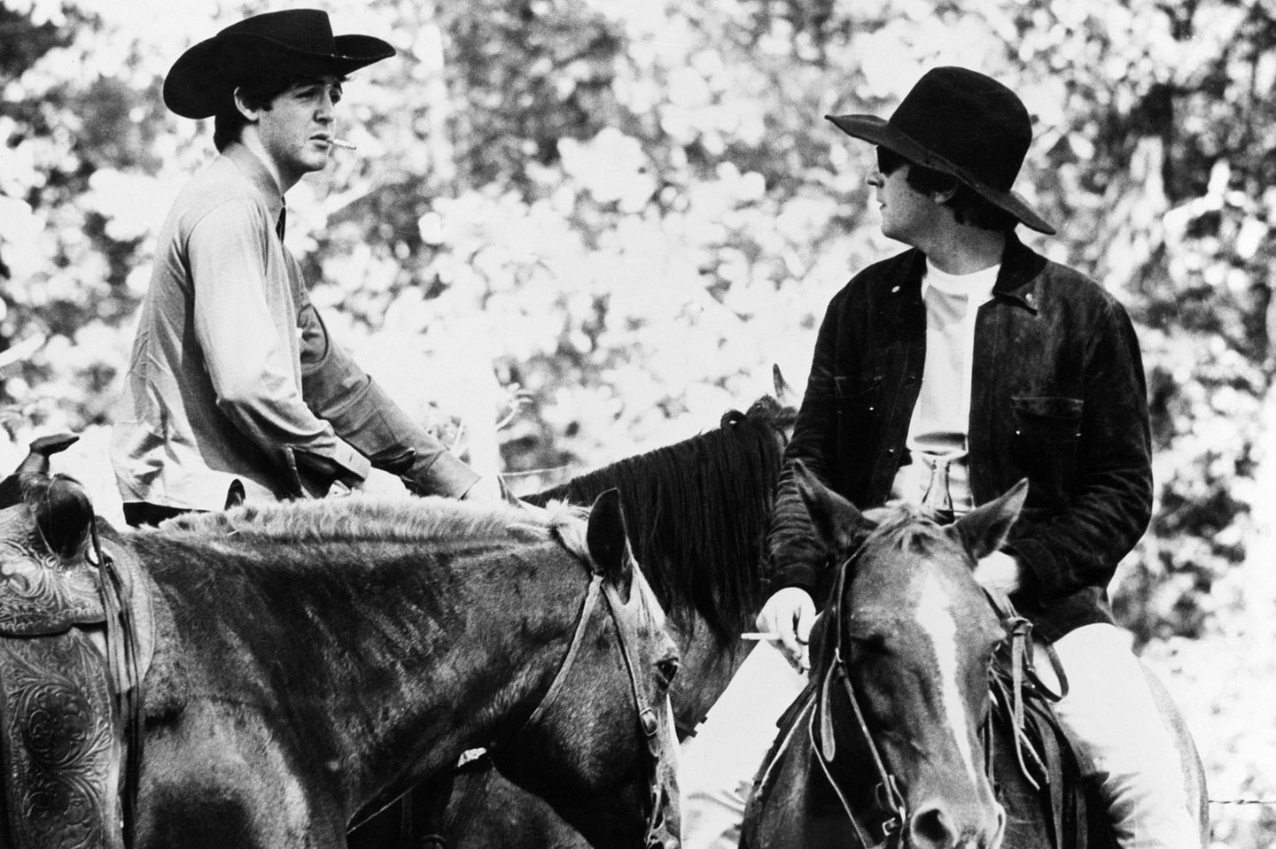 Cowboys aus Liverpool Paul McCartney und John Lennon auf Pferden