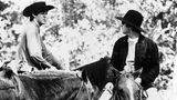 Paul McCartney und John Lennon auf Pferden