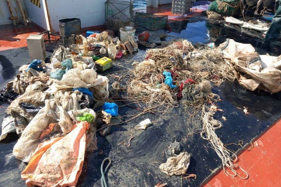 Mehr als die Hälfte des Mülls, der 2023 aus dem Mittelmeer gefischt wurde, bestand aus Plastik