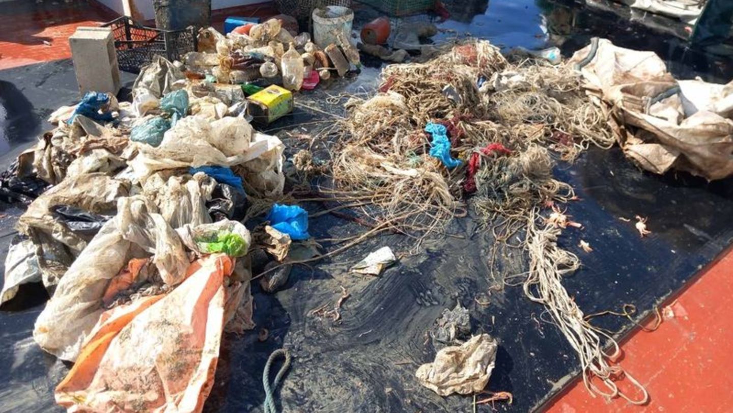 Mehr als die Hälfte des Mülls, der 2023 aus dem Mittelmeer gefischt wurde, bestand aus Plastik