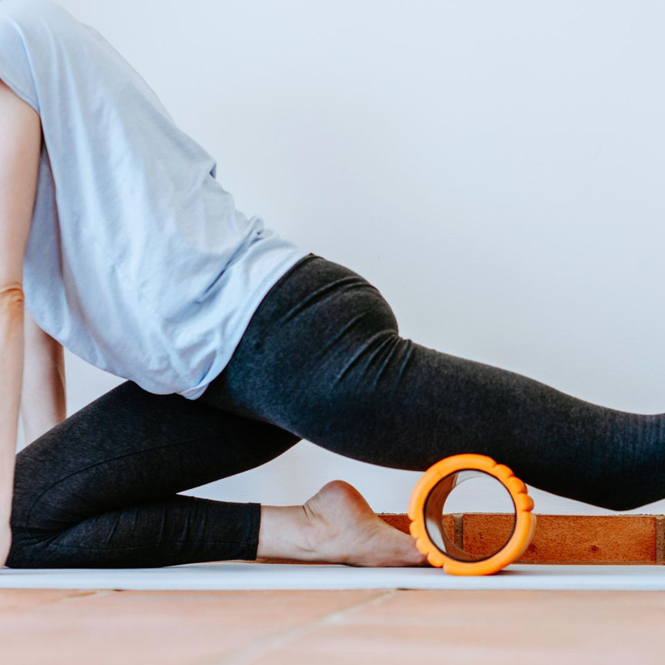 Ob Beckenwiege oder Rippenöffner: Zehn Minuten Training zweimal pro Woche reichen schon aus