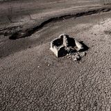 Im Schnitt sind die Stauseen der Region nur noch zu knapp 16 Prozent gefüllt. Einige sind sogar praktisch leer. Der Stausee Arnius-Boadella verfügt noch über etwa zwölf Prozent. Vor ungefähr anderthalb Jahren waren es im Schnitt noch knapp 60 Prozent. Neben Katalonien wird in Spanien auch Andalusien von gravierendem Wassermangel heimgesucht