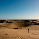 Mädchen in der Wüste von Mai Palomas auf Gran Canaria