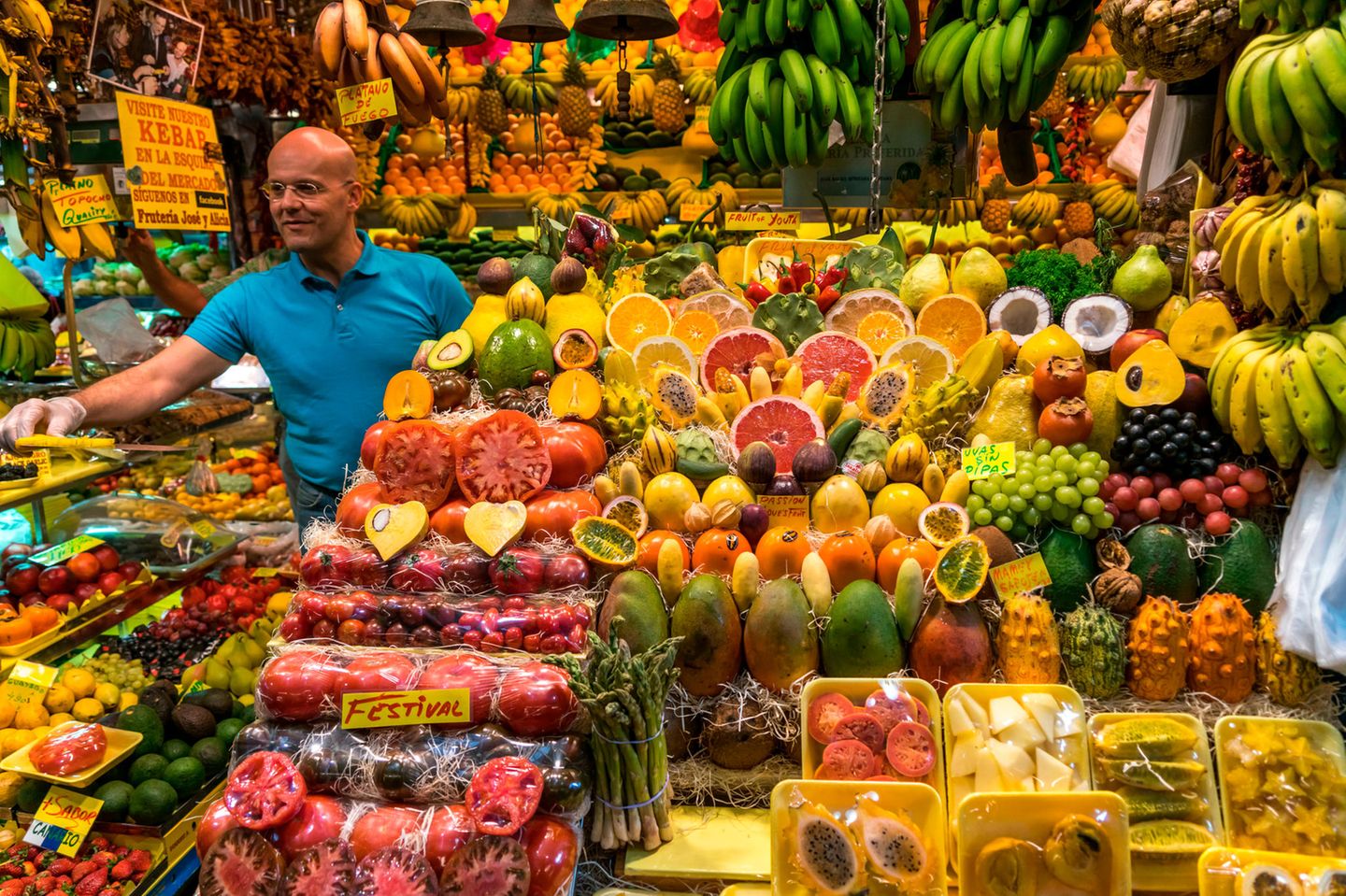 Kulinarisch unterwegs: Die Märkte erleben Obst auf dem Altstadtmarkt in Las Palmas auf Gran Canaria