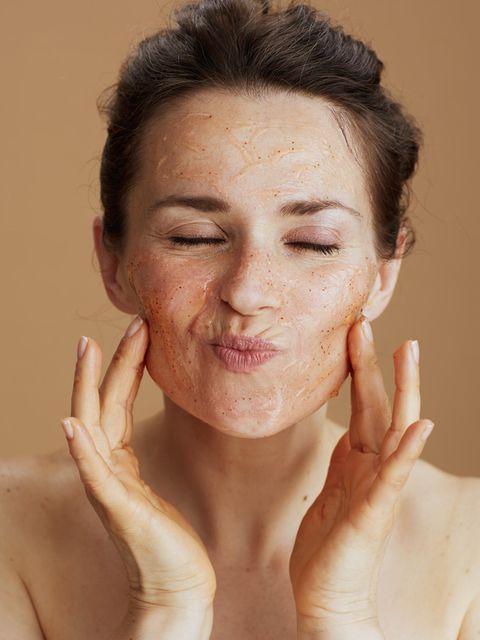 Am Traum vom jugendlichen Hautbild verdient die Kosmetikindustrie: Welche Wirkstoffe halten, was die Werbung verspricht? 