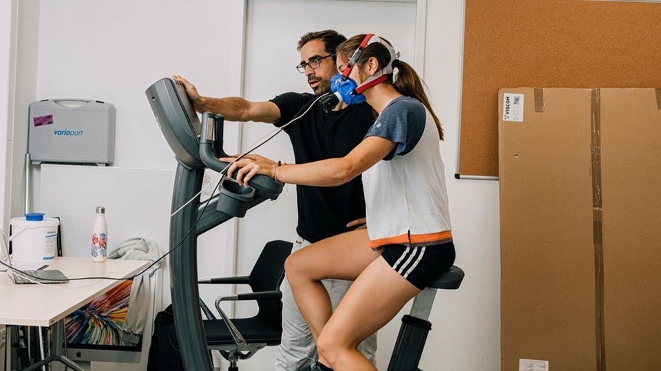 Sylvain und Praktikantin Pauline beim Belastungstest Sylvain und Praktikantin Pauline beim Belastungstest
