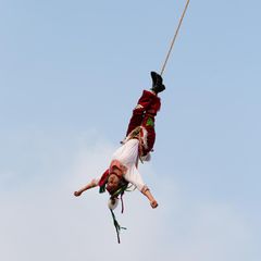 Das Leben von Irene García Hernández hängt an einem Seil 30 Meter über dem Boden. Sie gehört zu den Voladores, den "fliegenden Menschen" von Cuetzalan