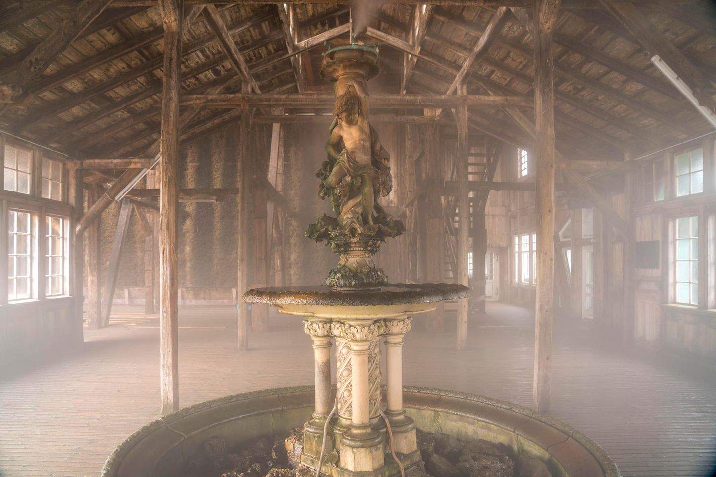 Brunnen im Atem-Zentrum des Gradierwerk, Bad Salzungen, Thueringen, Deutschland