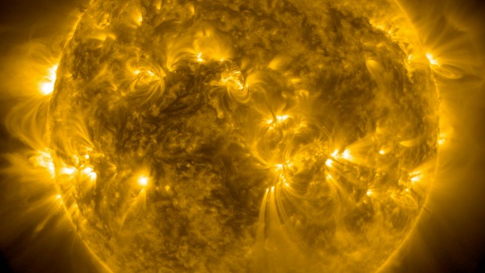 Sonneneruptionen: Ungewöhnliche Aktivität der Sonne: Dieses Video zeigt sieben Tage im Zeitraffer