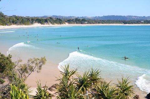 Strand mit Surfern