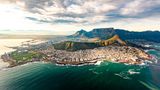 Kapstadt von oben mit dem Tafelberg in Südafrika