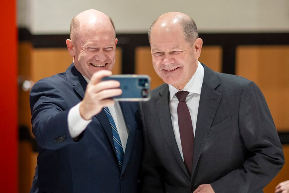 Olaf Scholz (r) mit seinem US Doppelgänger Chris Coons (l)  1.5004