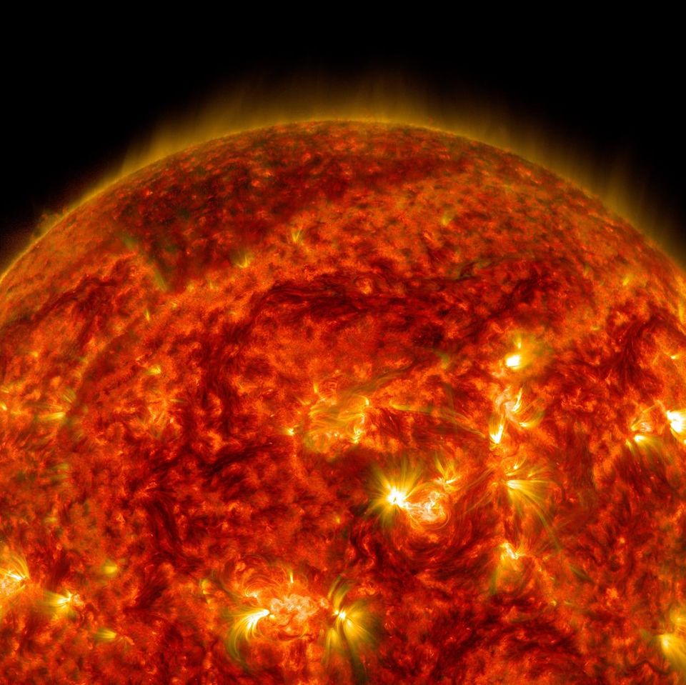 Sonnenstürme im Anmarsch: Die Sonne mit wirbelartigen Formen auf der Oberfläche