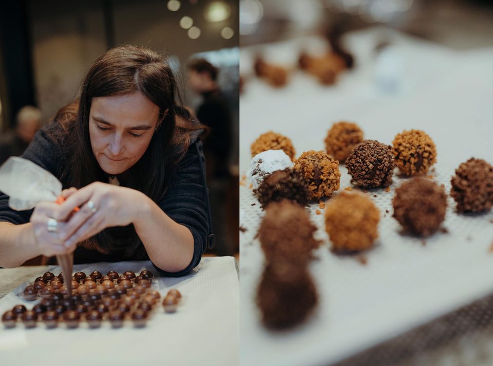 Eine Frau macht Pralinen