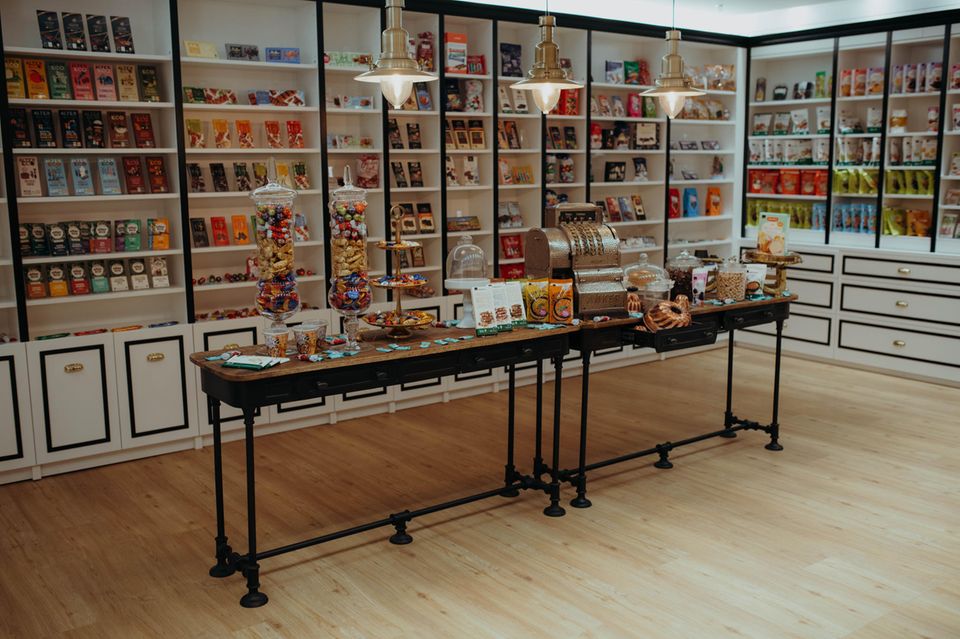 Raumansicht mit Schokoladensortiment