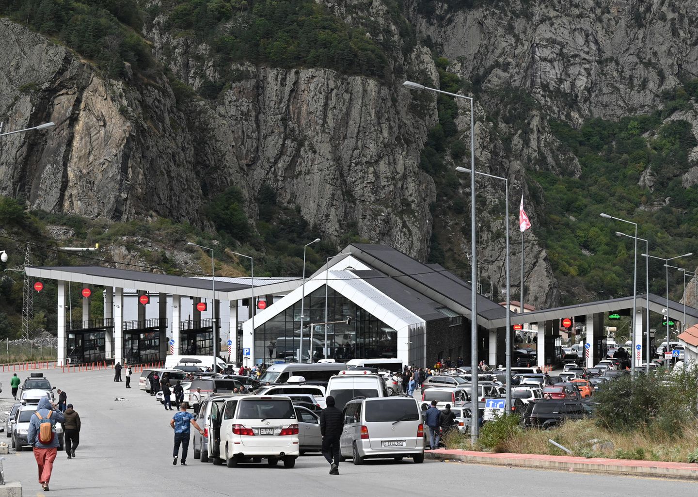 Autostau an einer Grenzstation