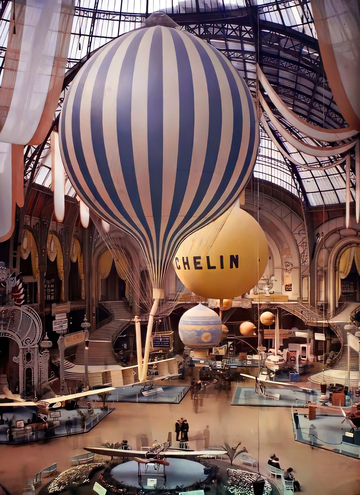 Pariser Flugschau Ballons im Grand Palais Paris
