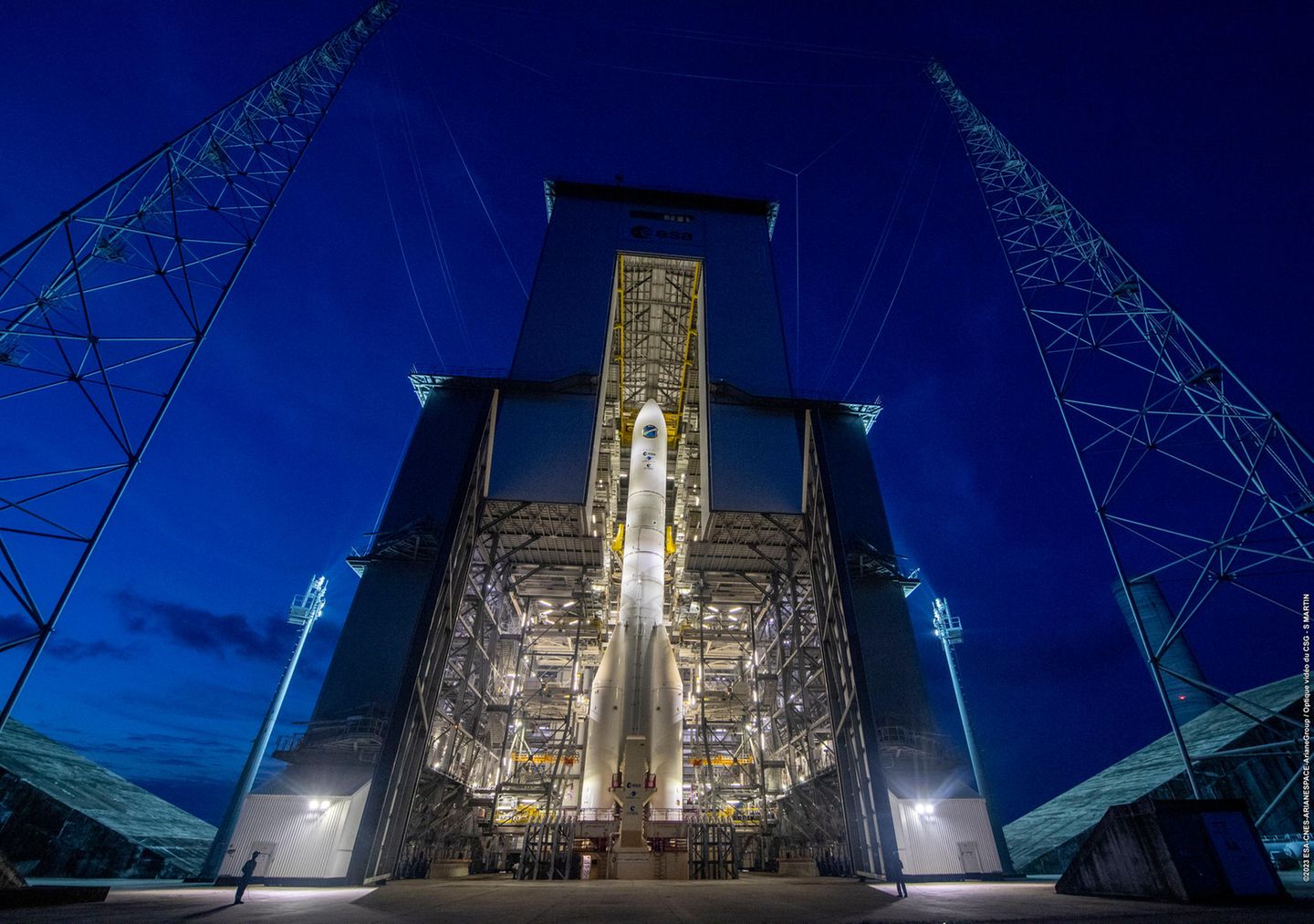 Ariane-6 in der Dämmerung