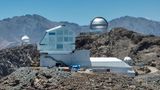 Vera C. Rubin Observatorium und Gemini Sur Observatorium im Hintergrund