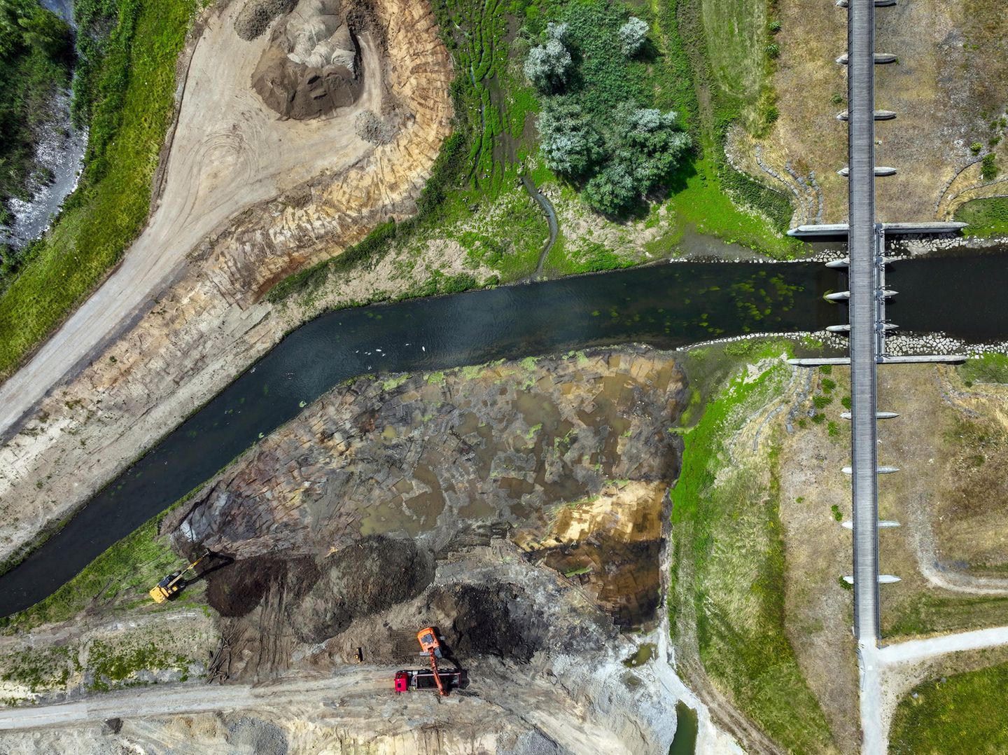 Renaturierung der Emscher-Mündung in Nordrhein-Westfalen: Der Fluss soll für wandernde Fischarten wieder durchlässig werden