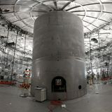 Das Innere des Detektors GERDA während der Bauphase