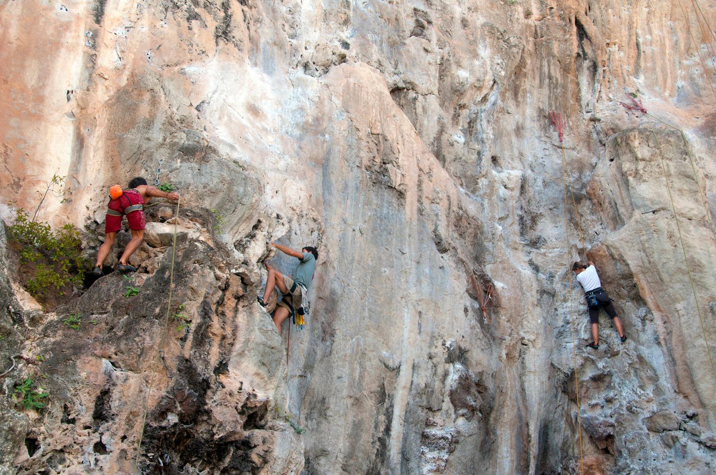 Kletterer in Rai Leh in Krabi Thailand