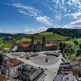 Kloster in Landschaft