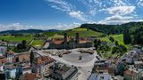 Kloster in Landschaft