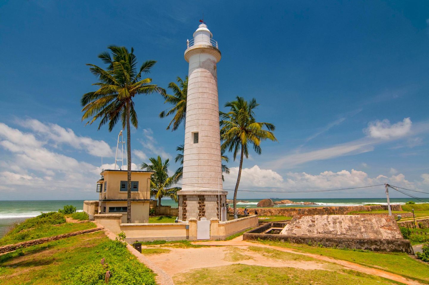 Palme trifft Panoramablick am Fort Galle Leuchtturm Galle