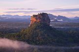 Ausblick vom Pidurangala Felsen auf den Löwenfelsen