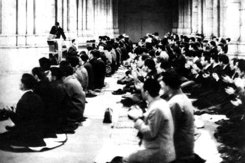 Muslime beten im Kölner Dom, 3. Feb 1965