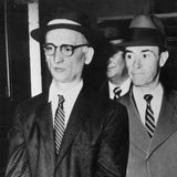 Rudolf Iwanowitsch Abel auf dem Weg zu einer Gerichtsverhandlung