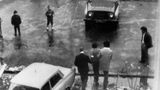 Die sowjetische Staatsführung setzte den KGB auch gegen die eigene Bevölkerung ein: 1977 nahmen Agenten den Dissidenten und Journalisten Alexander Prodrabinek fest. Er hatte in seinem Buch "Strafende Medizin" beschrieben, wie politische Abweichler in der Sowjetunion wegen ihrer Überzeugung zu Irren erklärt wurden. Podrabinek wurde für mehrere Jahre nach Sibirien verbannt