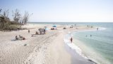 Strandbesucher auf Sanibel Island am Blind Pass Beach
