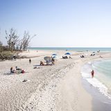 Strandbesucher auf Sanibel Island am Blind Pass Beach