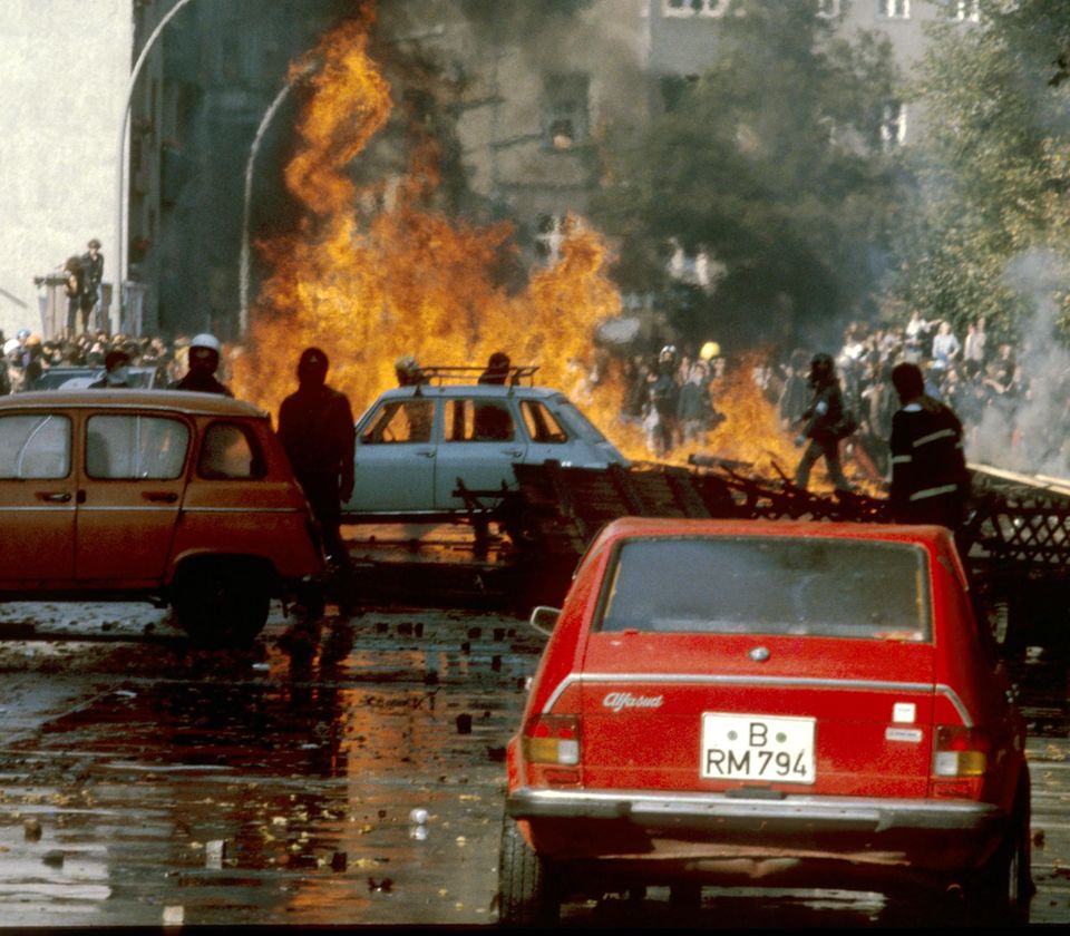 Brennende Barrikaden in Berlin, 1981 Brennende Barrikaden in Berlin, 1981