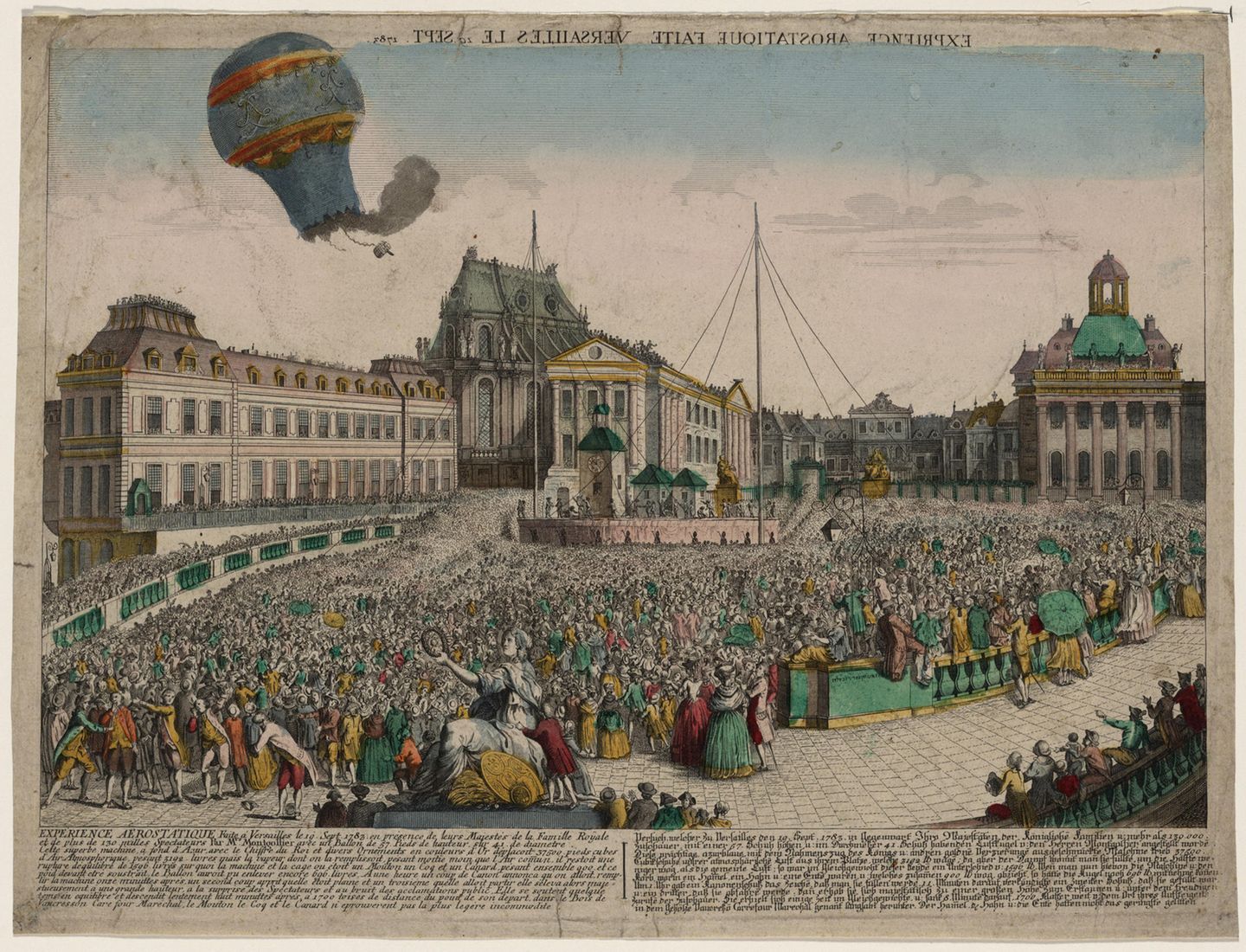 Ein Ballon über Schloss Versailles, am Boden Hunderte Zuschauer