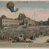 Ein Ballon über Schloss Versailles, am Boden Hunderte Zuschauer