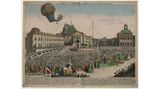 Ein Ballon über Schloss Versailles, am Boden Hunderte Zuschauer