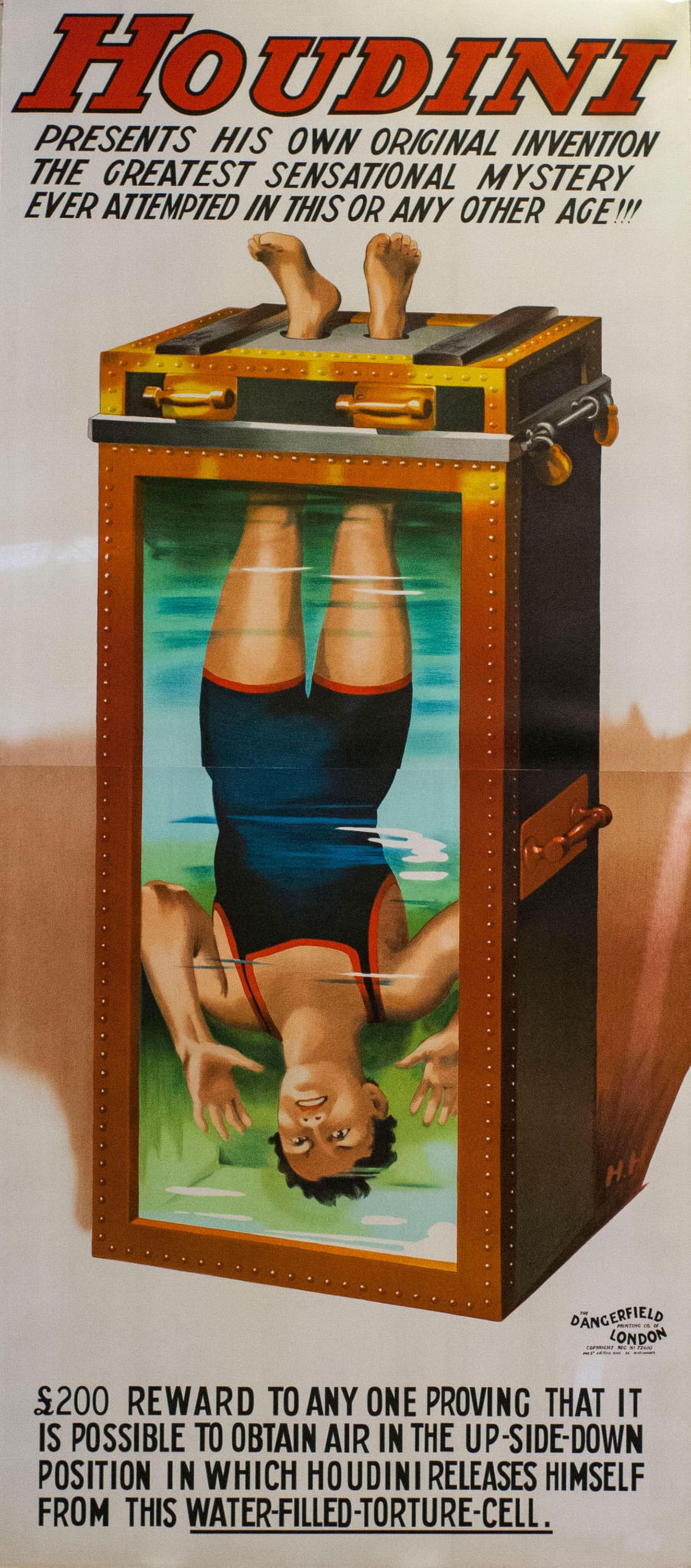 Ein buntes, gemaltes Reklame-Plakat zeigt Houdini kopfüber in einem Wassertank