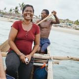 Von der Seegurken-Aufzucht leben zahlreiche Familien in Madagaskar. Evelyne Razdwamalala etwa kann durch die Erlöse ihre Kinder zur Schule schicken