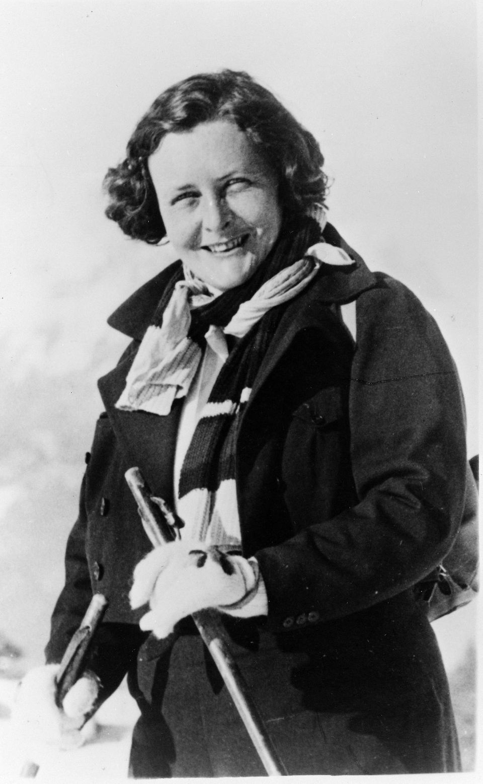 Doreen Warriner lächelnd, mit brünettem Lockenkopf in Skimontur Doreen Warriner lächelnd, mit brünettem Lockenkopf in Skimontur