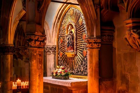 Kerzen an einem Altar