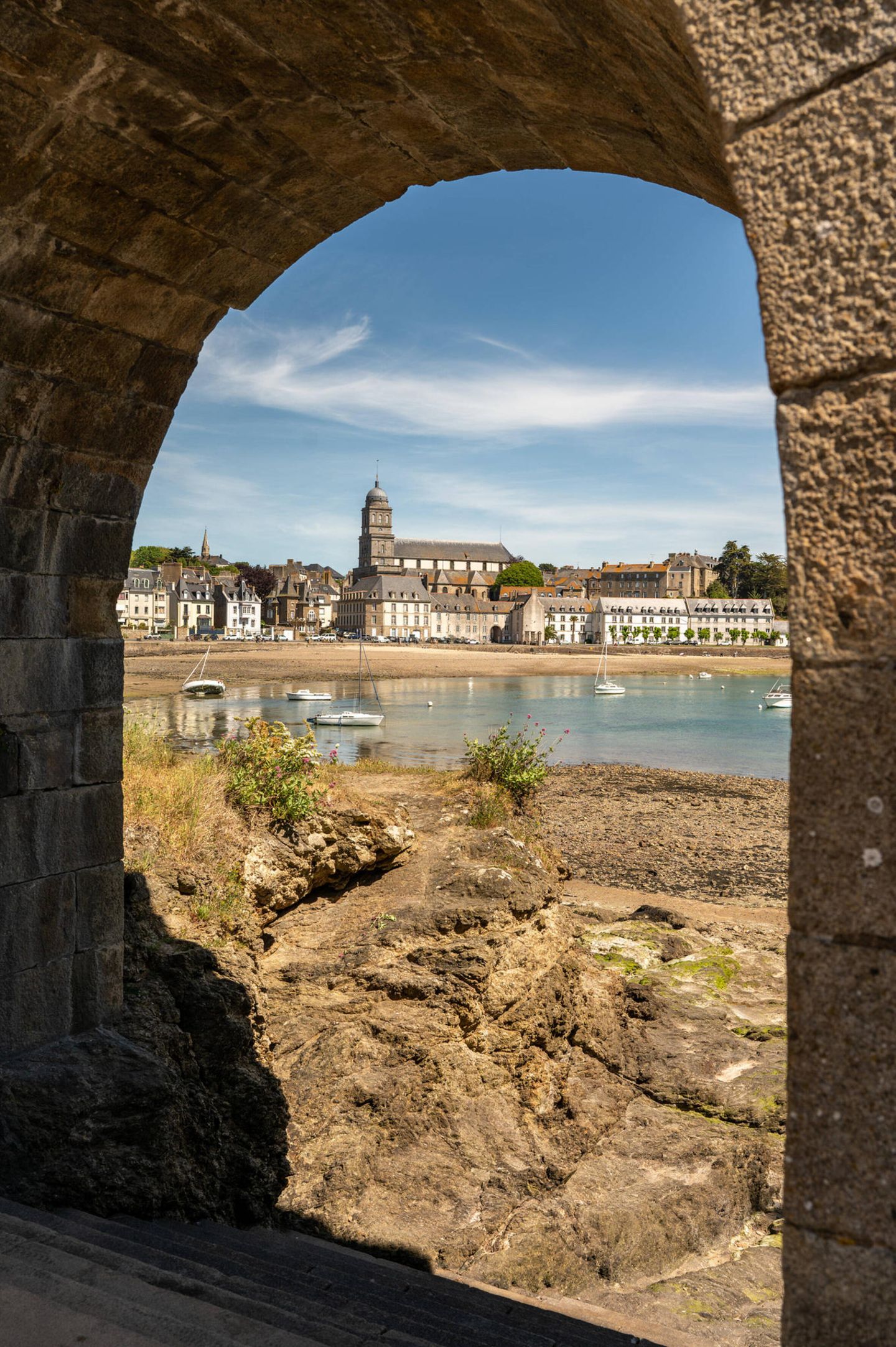 St. Malo: Altstadt-Flair und Strandgenuss Blick auf St. Malo