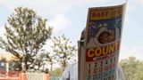 Straßenhändler verkauft Plakat